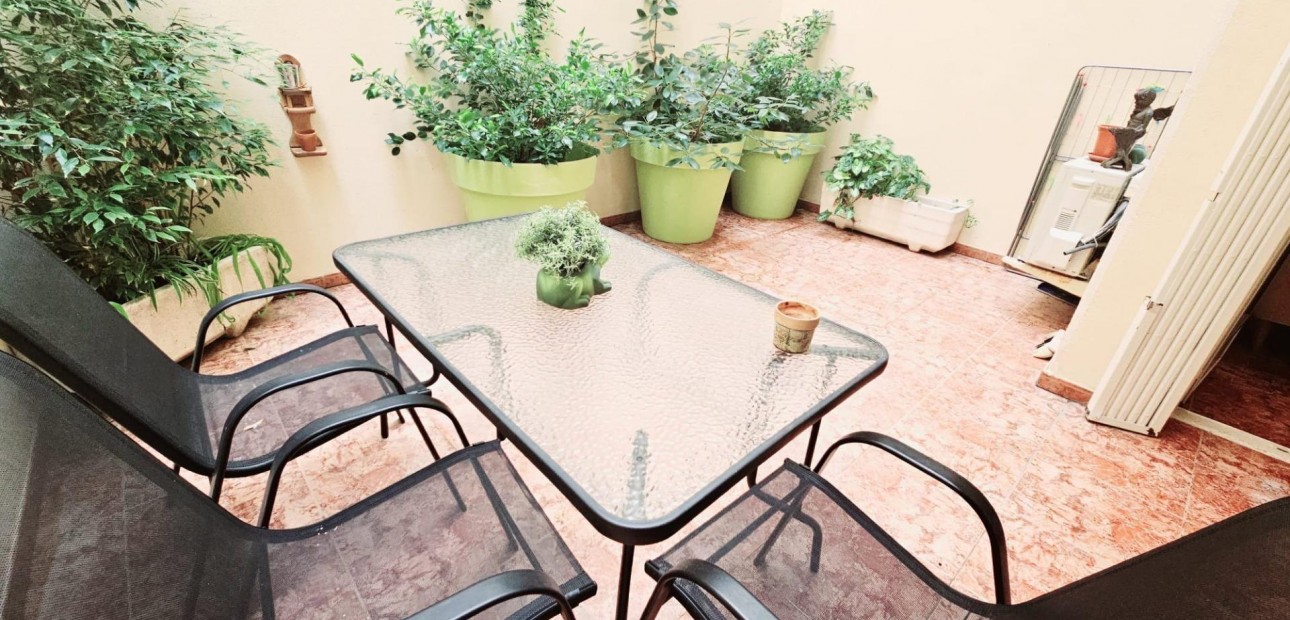 Sale - Apartment / flat -
Torrevieja - Centro