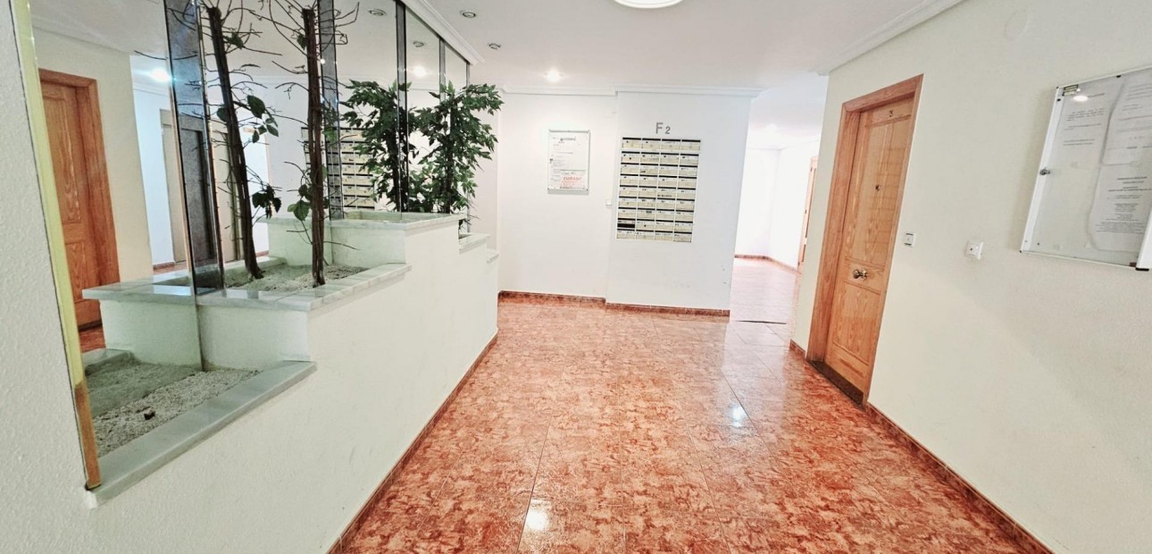 Sale - Apartment / flat -
Torrevieja - Centro