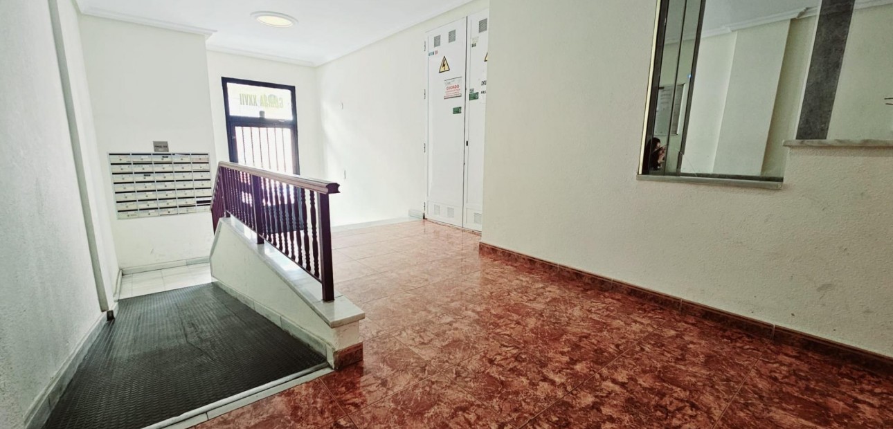 Sale - Apartment / flat -
Torrevieja - Centro