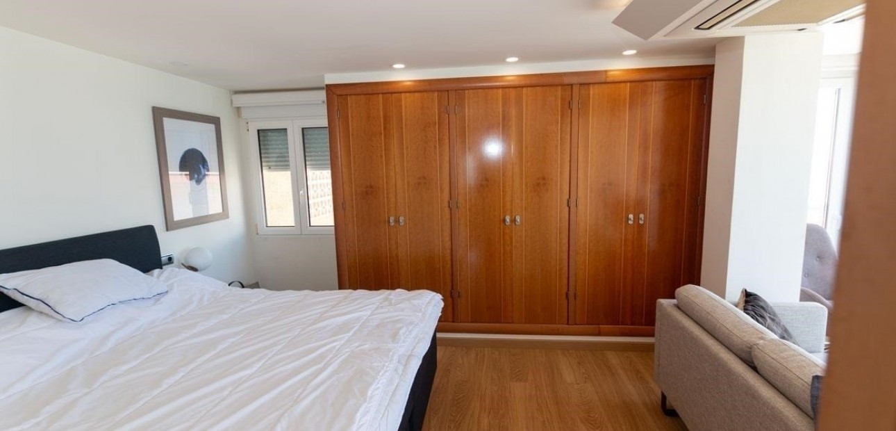 Sale - Apartment / flat -
Torrevieja - Playa Del Cura