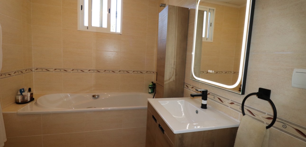 Herverkoop - Country Property -
Catral