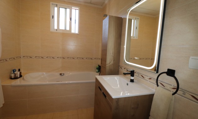 Herverkoop - Country Property -
Catral