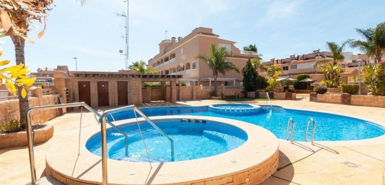 Sale - Apartment / flat -
Orihuela Costa - Los Dolses