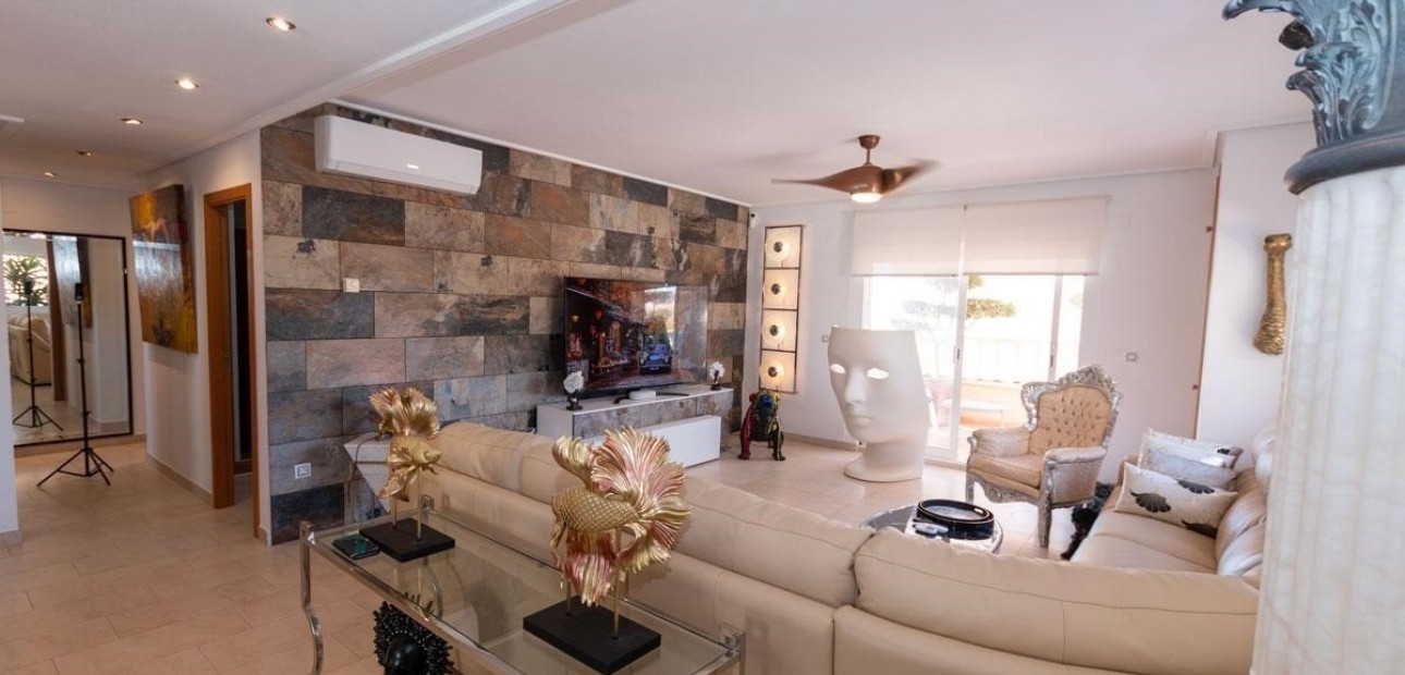 Sale - Apartment / flat -
Orihuela Costa - Los Dolses