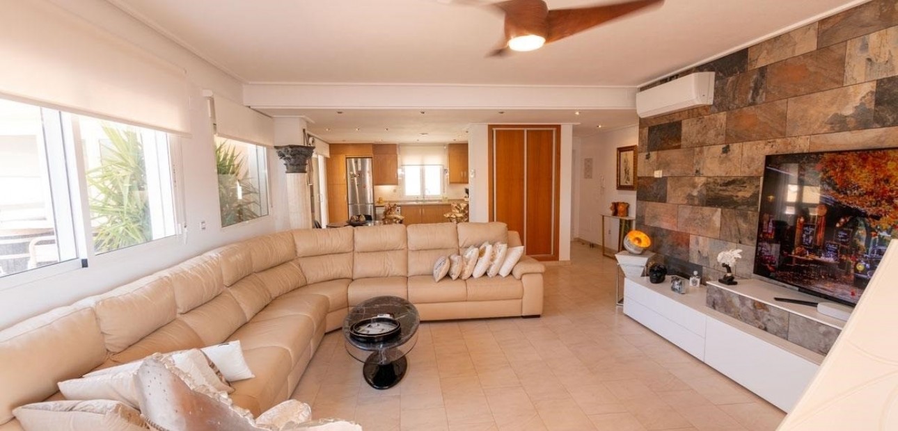 Sale - Apartment / flat -
Orihuela Costa - Los Dolses