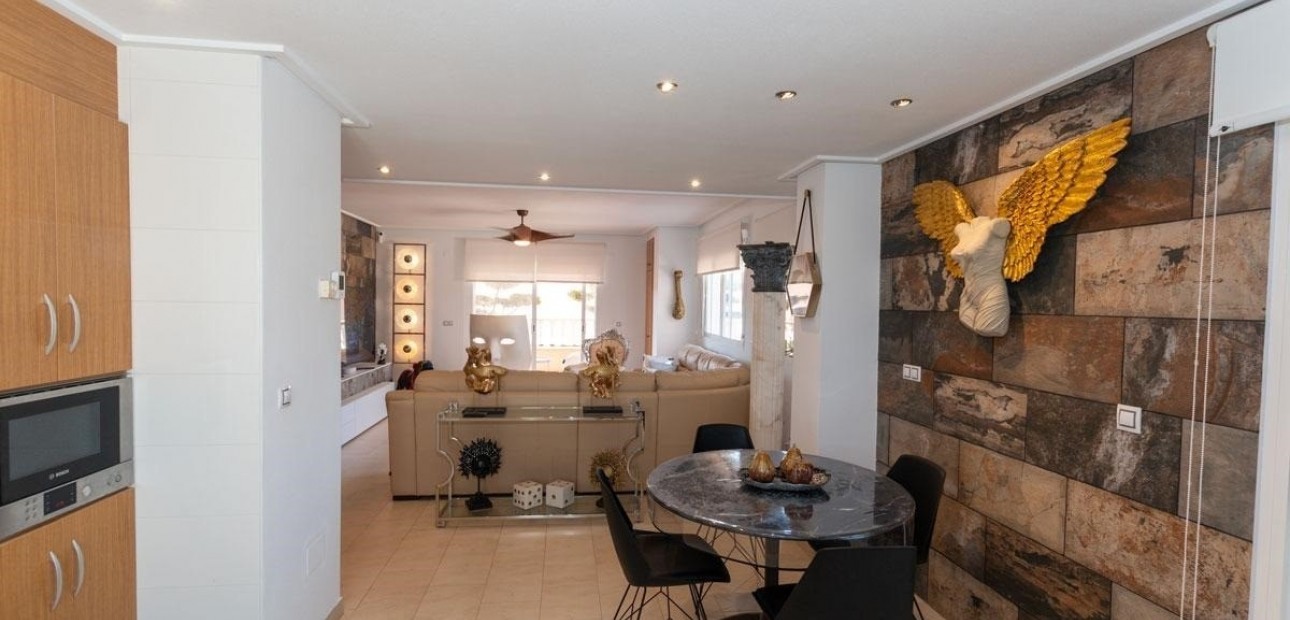 Sale - Apartment / flat -
Orihuela Costa - Los Dolses