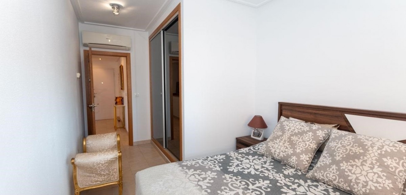 Sale - Apartment / flat -
Orihuela Costa - Los Dolses