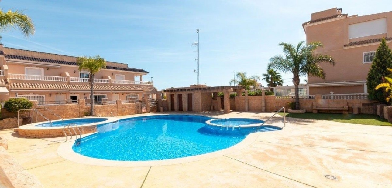 Sale - Apartment / flat -
Orihuela Costa - Los Dolses