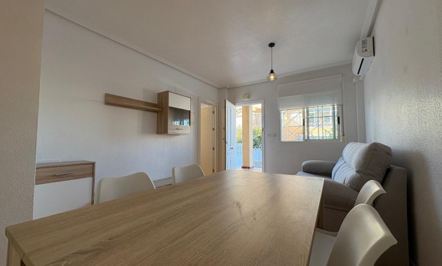 Sale - Bungalow -
Torrevieja - Paseo maritimo