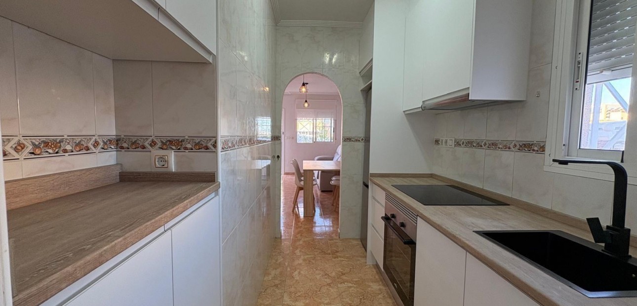 Sale - Bungalow -
Torrevieja - Paseo maritimo