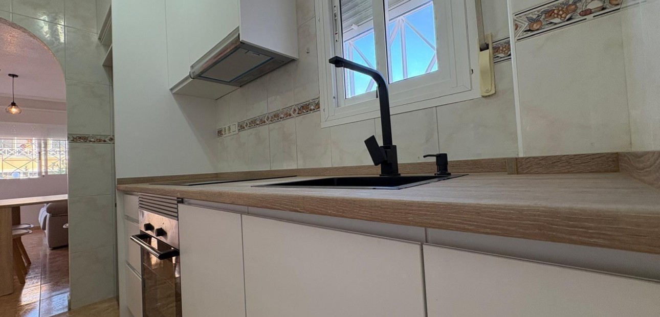 Sale - Bungalow -
Torrevieja - Paseo maritimo