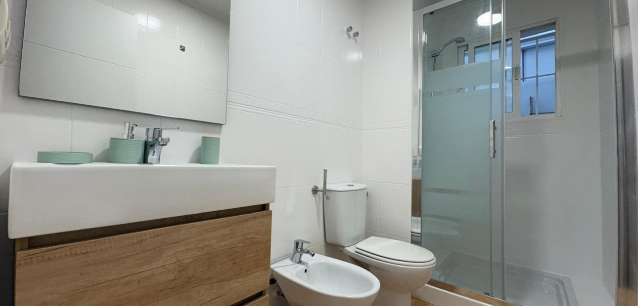 Sale - Bungalow -
Torrevieja - Paseo maritimo