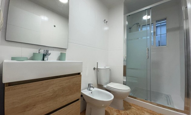 Sale - Bungalow -
Torrevieja - Paseo maritimo