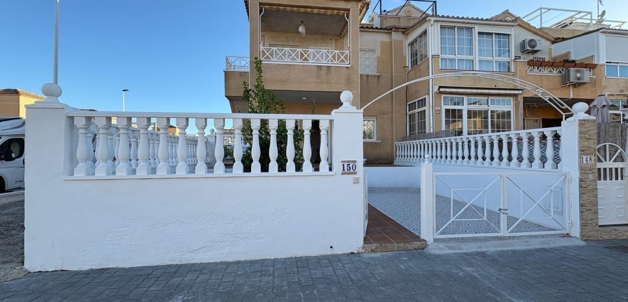 Sale - Bungalow -
Torrevieja - Paseo maritimo