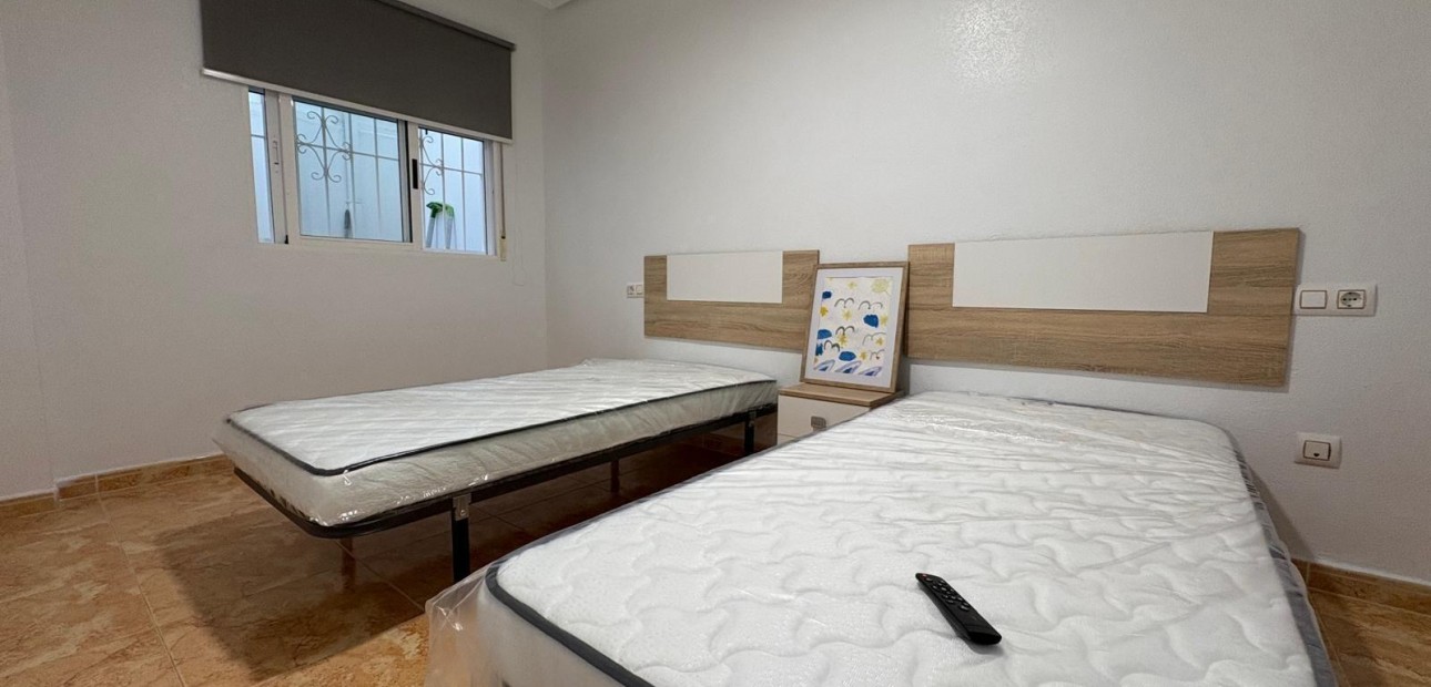 Sale - Bungalow -
Torrevieja - Paseo maritimo