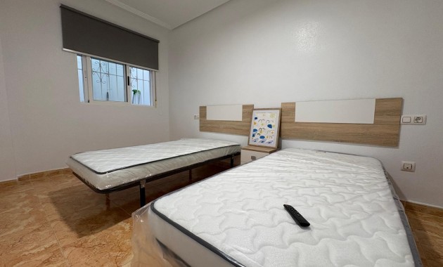 Sale - Bungalow -
Torrevieja - Paseo maritimo