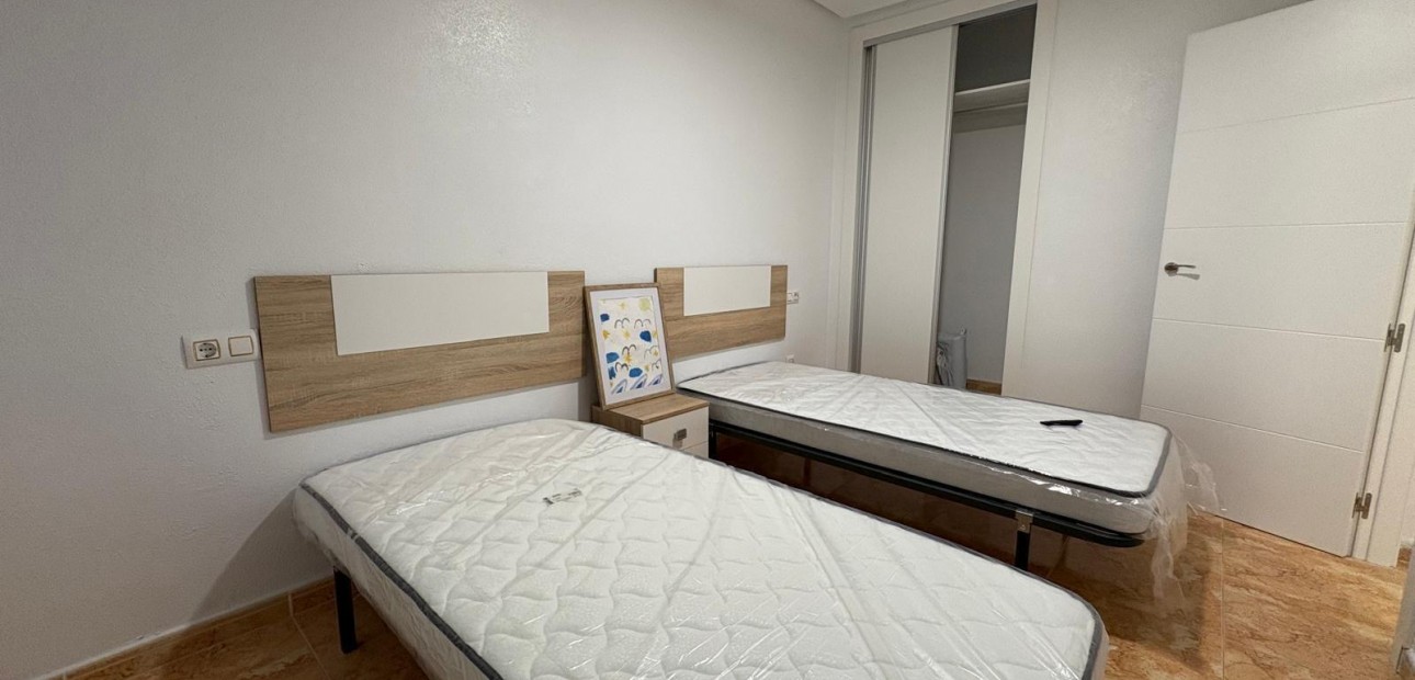 Sale - Bungalow -
Torrevieja - Paseo maritimo