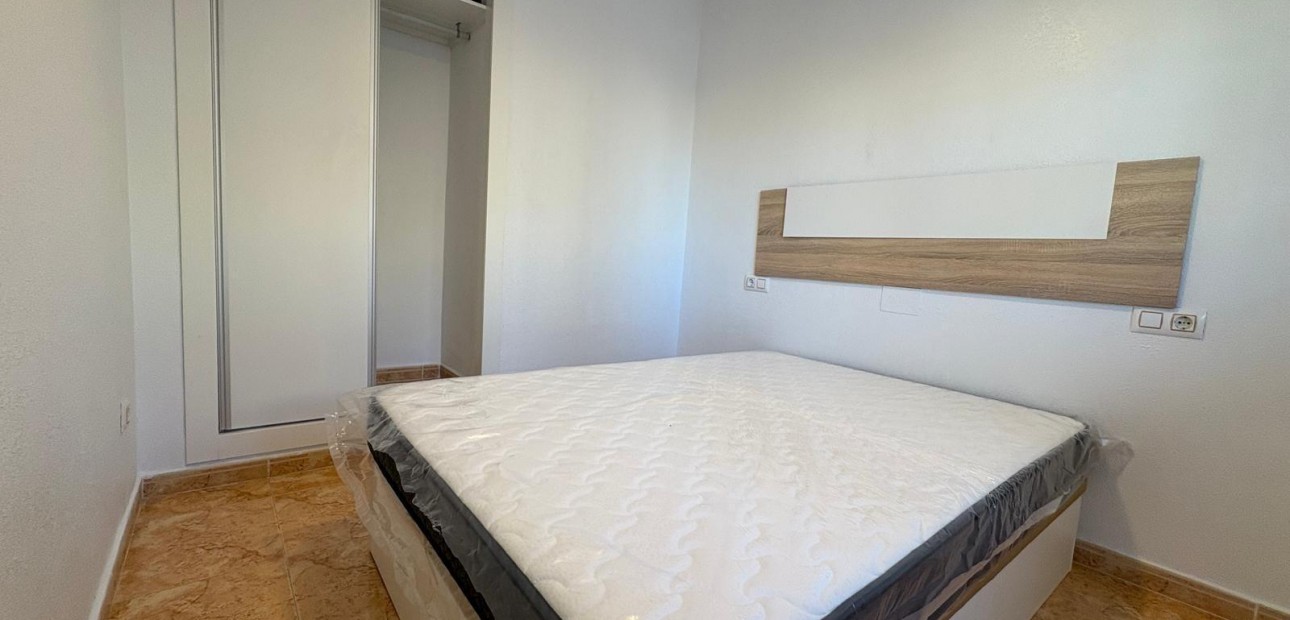 Sale - Bungalow -
Torrevieja - Paseo maritimo