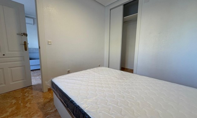 Sale - Bungalow -
Torrevieja - Paseo maritimo