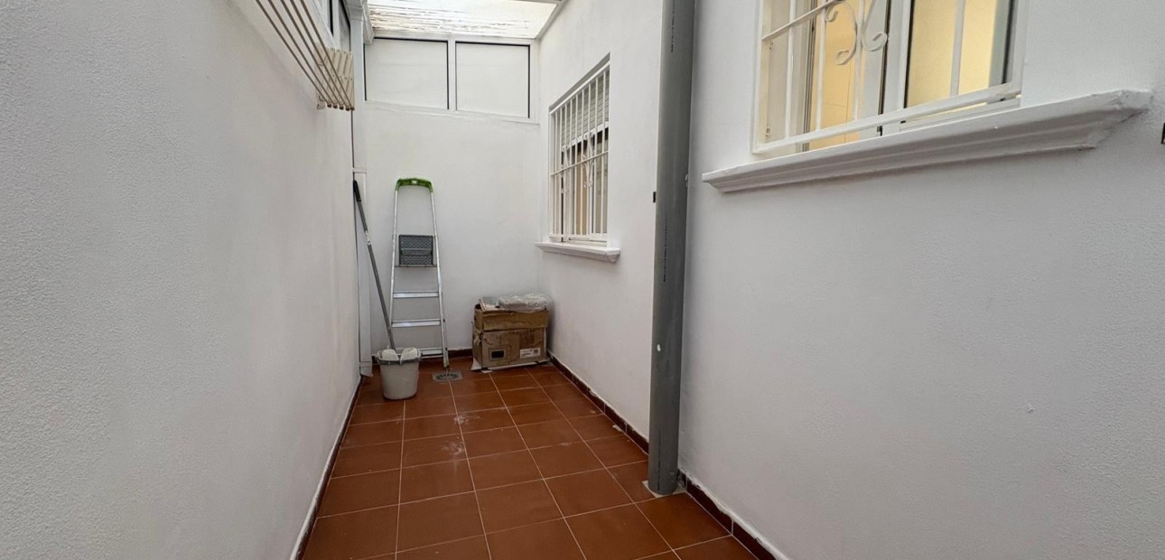 Sale - Bungalow -
Torrevieja - Paseo maritimo