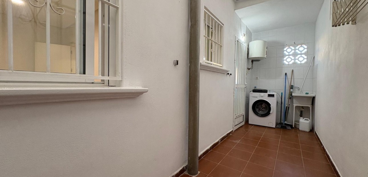 Sale - Bungalow -
Torrevieja - Paseo maritimo