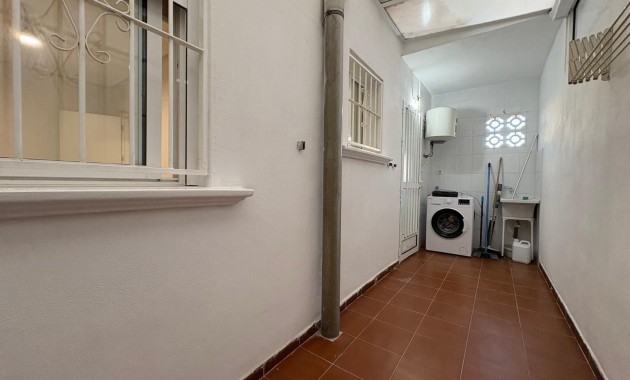 Sale - Bungalow -
Torrevieja - Paseo maritimo