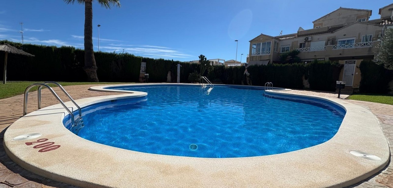 Sale - Bungalow -
Torrevieja - Paseo maritimo