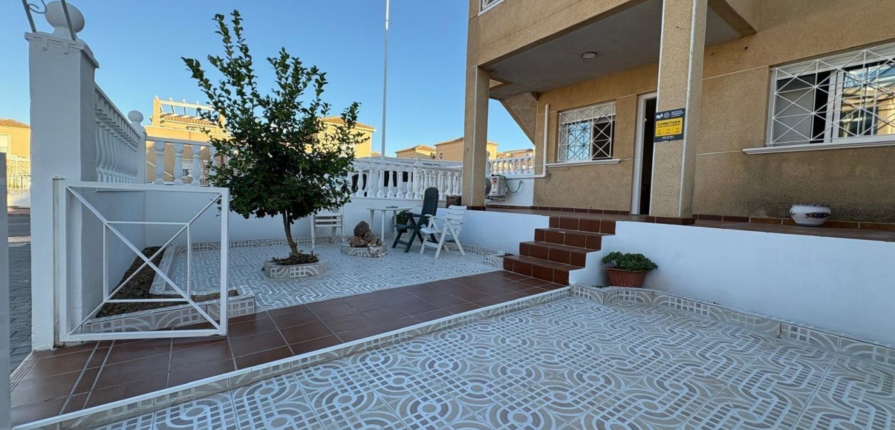 Sale - Bungalow -
Torrevieja - Paseo maritimo