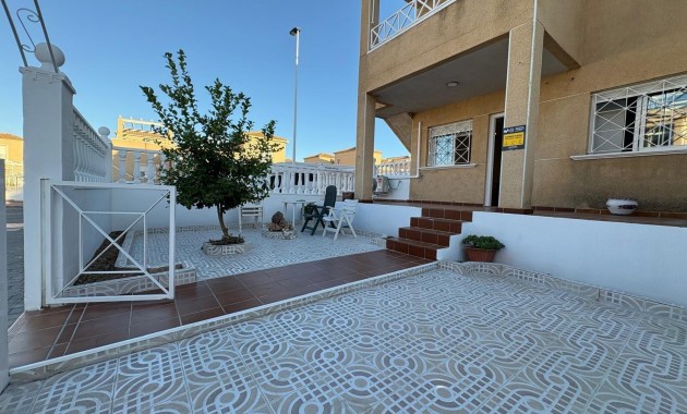 Sale - Bungalow -
Torrevieja - Paseo maritimo