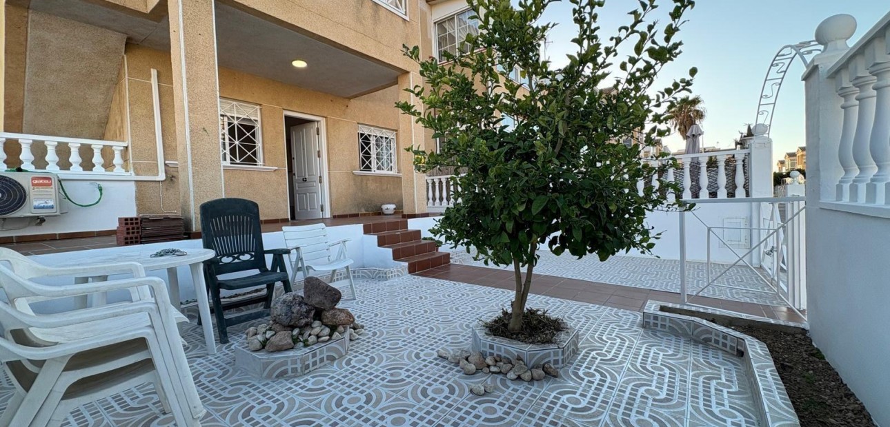 Sale - Bungalow -
Torrevieja - Paseo maritimo