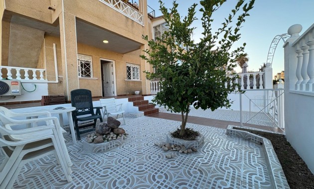 Sale - Bungalow -
Torrevieja - Paseo maritimo