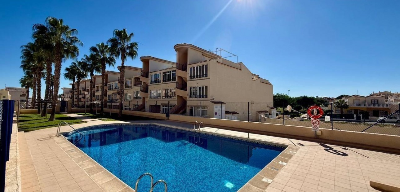Sale - Apartment / flat -
Orihuela - Los Balcones Y los Altos