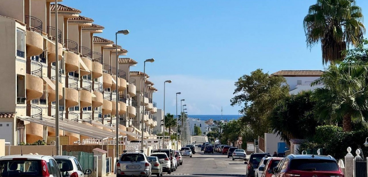 Sale - Apartment / flat -
Orihuela - Los Balcones Y los Altos
