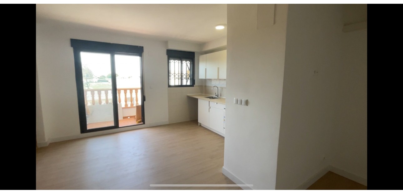 Sale - Townhouse -
Daya Nueva - Daya Nueva - Town