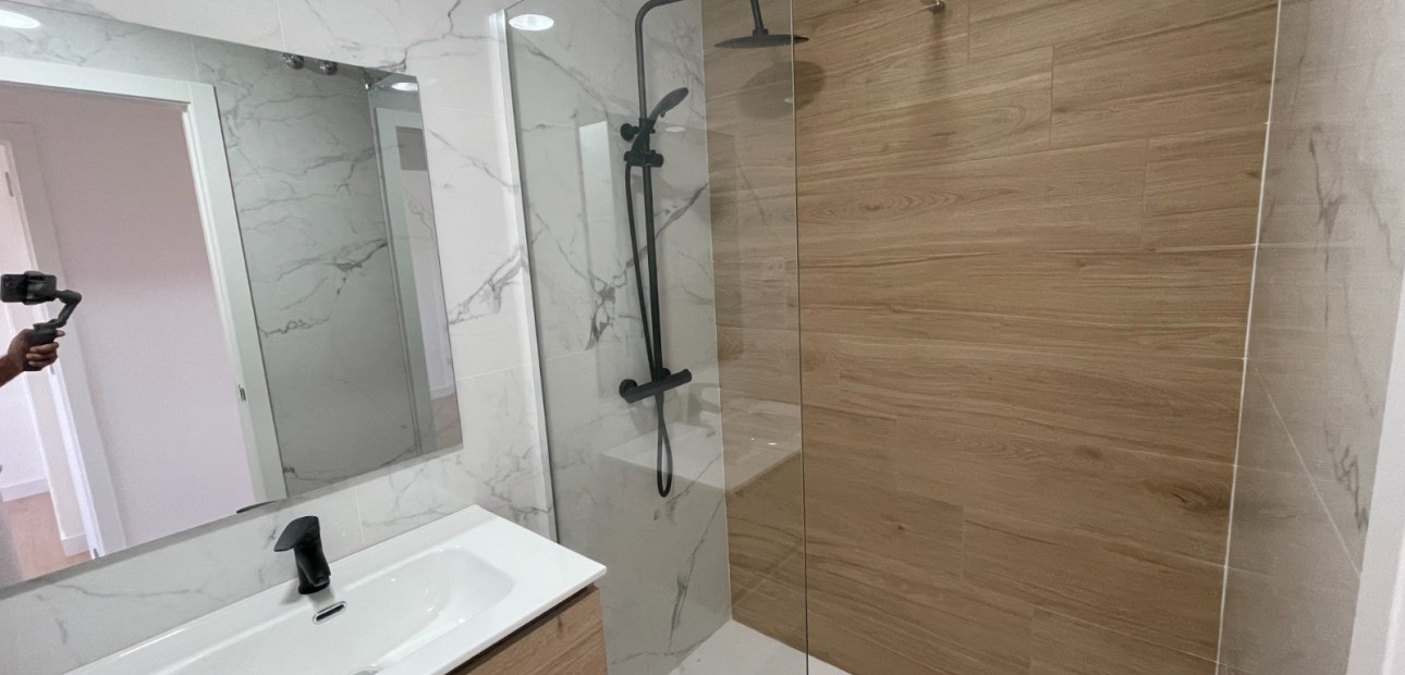 Sale - Townhouse -
Daya Nueva - Daya Nueva - Town