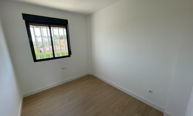 Sale - Townhouse -
Daya Nueva - Daya Nueva - Town