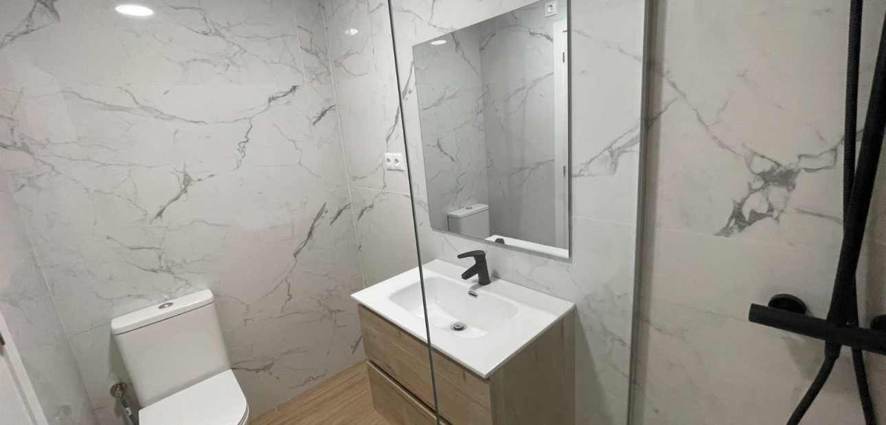 Sale - Townhouse -
Daya Nueva - Daya Nueva - Town