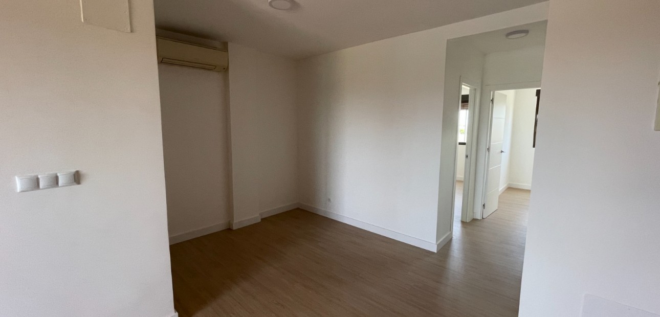 Sale - Townhouse -
Daya Nueva - Daya Nueva - Town