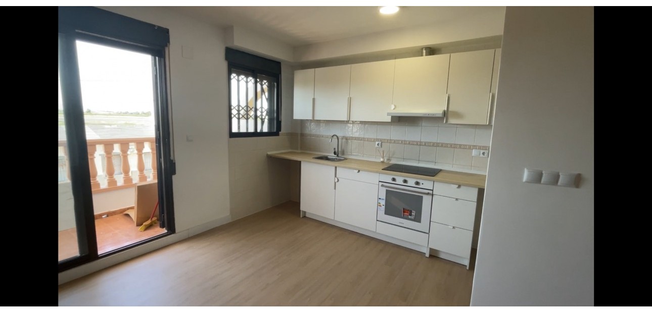 Sale - Townhouse -
Daya Nueva - Daya Nueva - Town