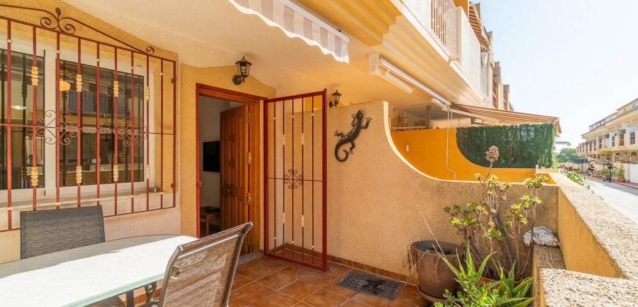 Sale - Terraced house -
Orihuela Costa - Playa Flamenca