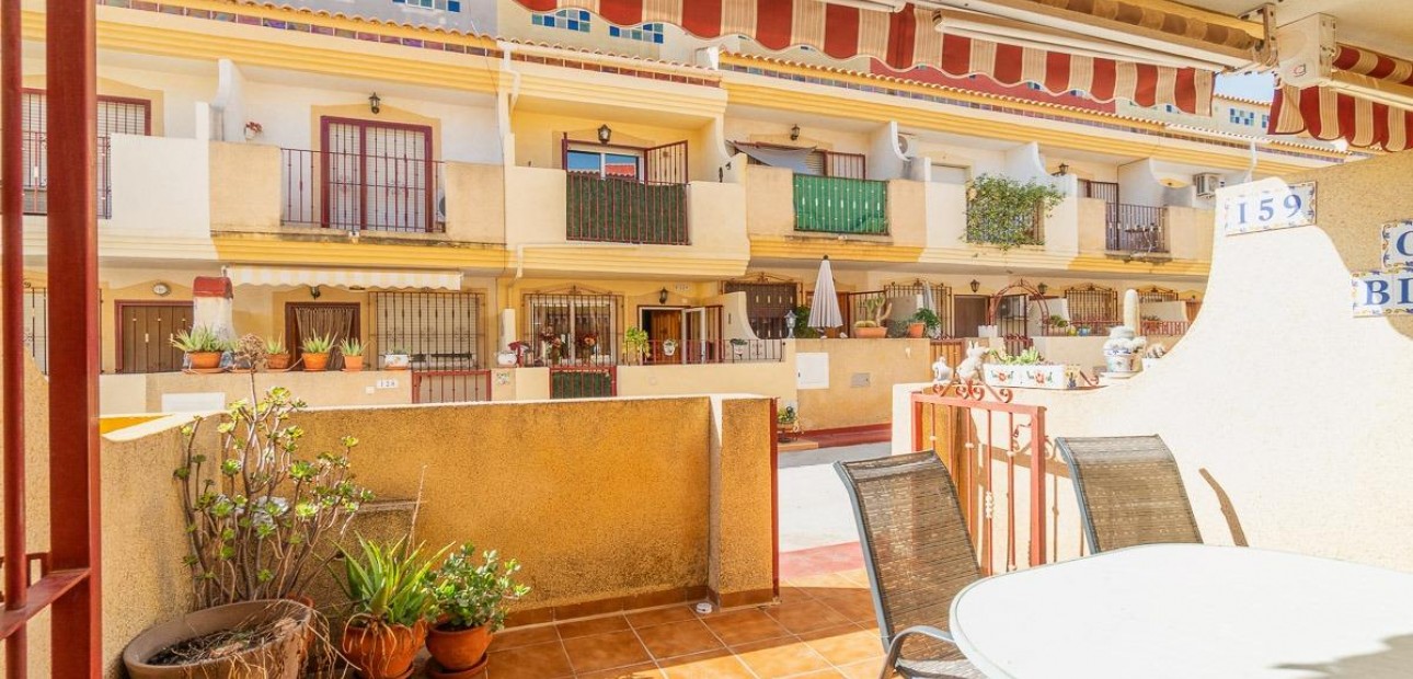 Sale - Terraced house -
Orihuela Costa - Playa Flamenca