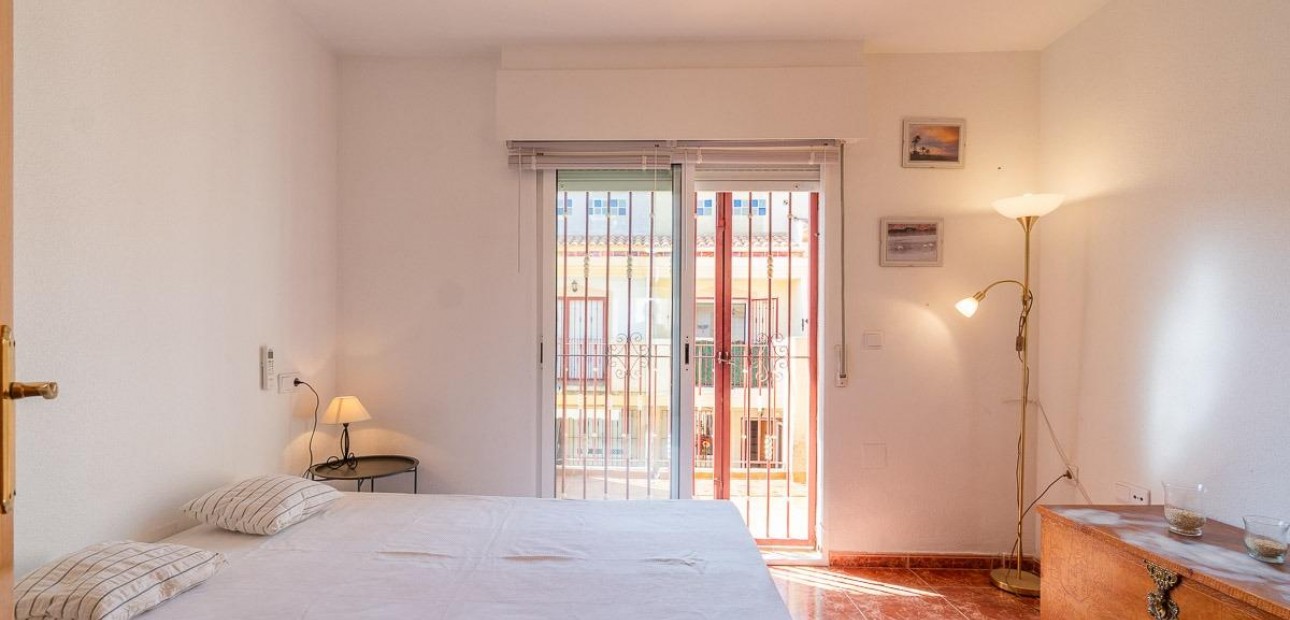 Sale - Terraced house -
Orihuela Costa - Playa Flamenca