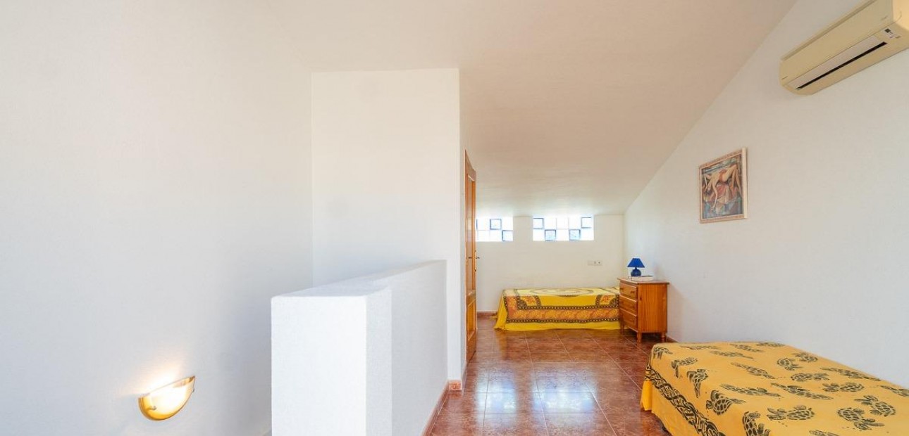 Sale - Terraced house -
Orihuela Costa - Playa Flamenca