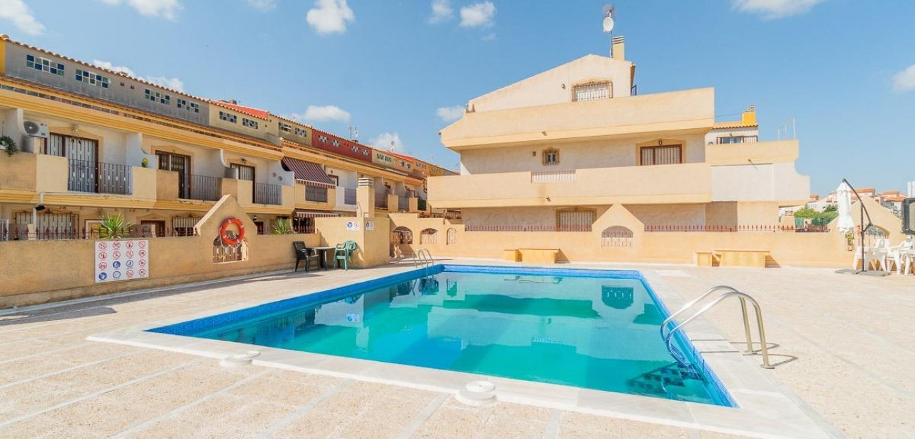 Sale - Terraced house -
Orihuela Costa - Playa Flamenca