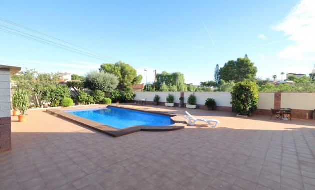 Sale - Villa -
Torrevieja - Los Balcones - Los Altos del Edén
