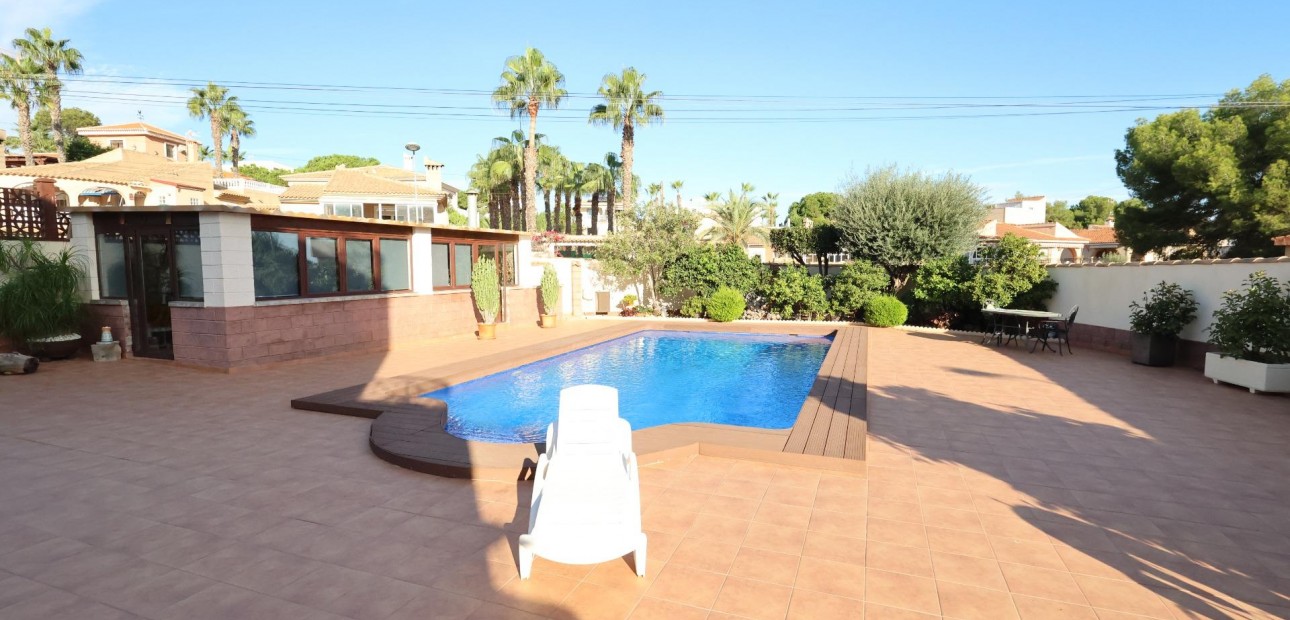 Sale - Villa -
Torrevieja - Los Balcones - Los Altos del Edén