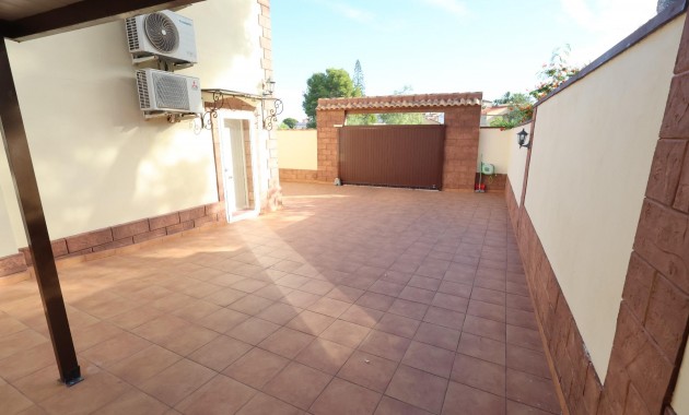 Sale - Villa -
Torrevieja - Los Balcones - Los Altos del Edén