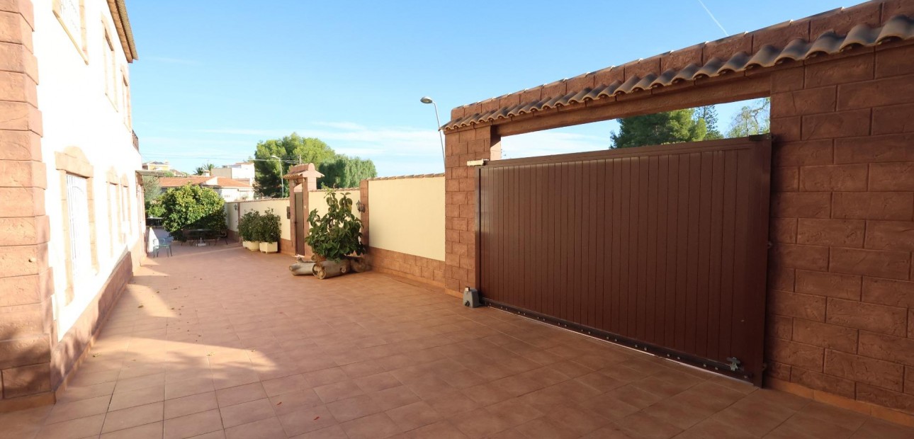 Sale - Villa -
Torrevieja - Los Balcones - Los Altos del Edén
