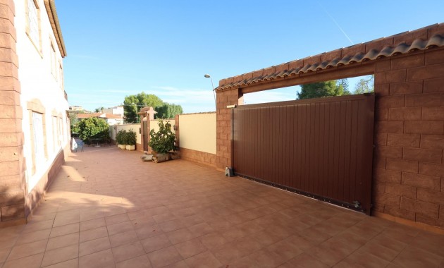 Sale - Villa -
Torrevieja - Los Balcones - Los Altos del Edén