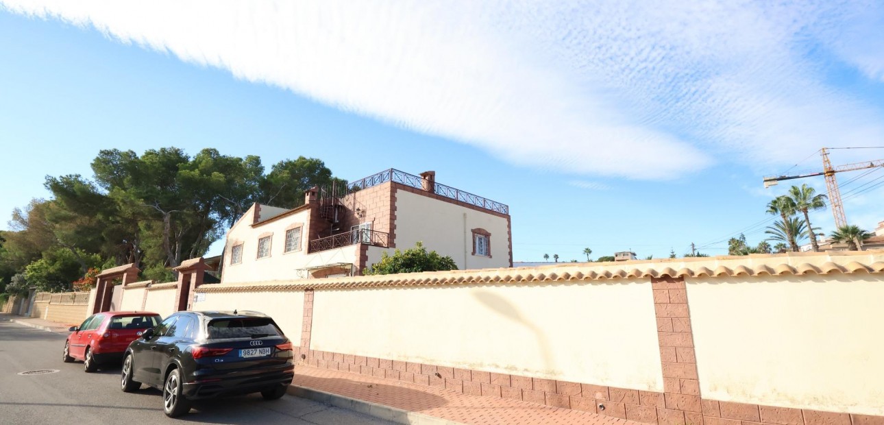 Sale - Villa -
Torrevieja - Los Balcones - Los Altos del Edén